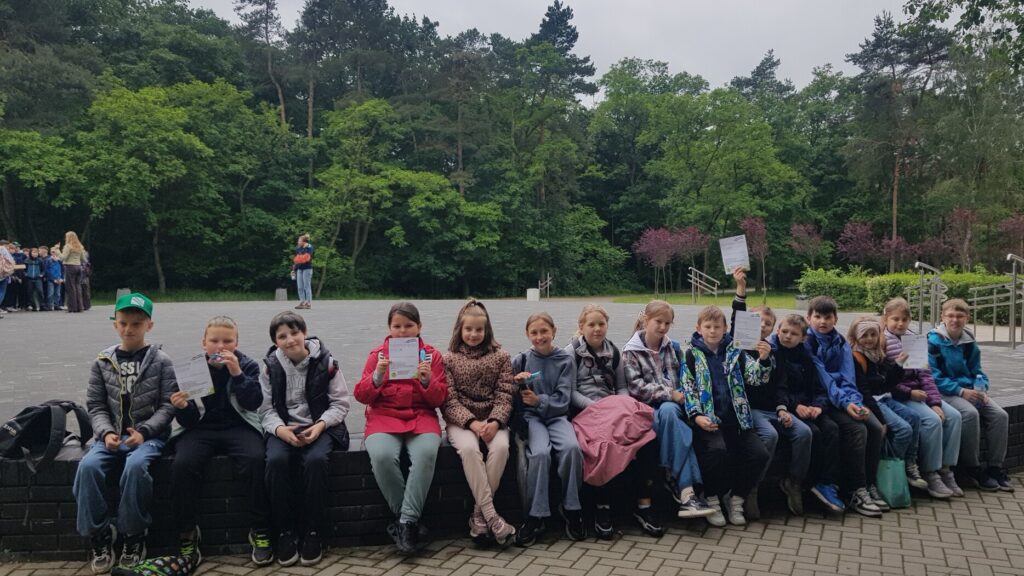 🌿 Leśne zagadki w Parku Wolności – nauka przez zabawę 🌿